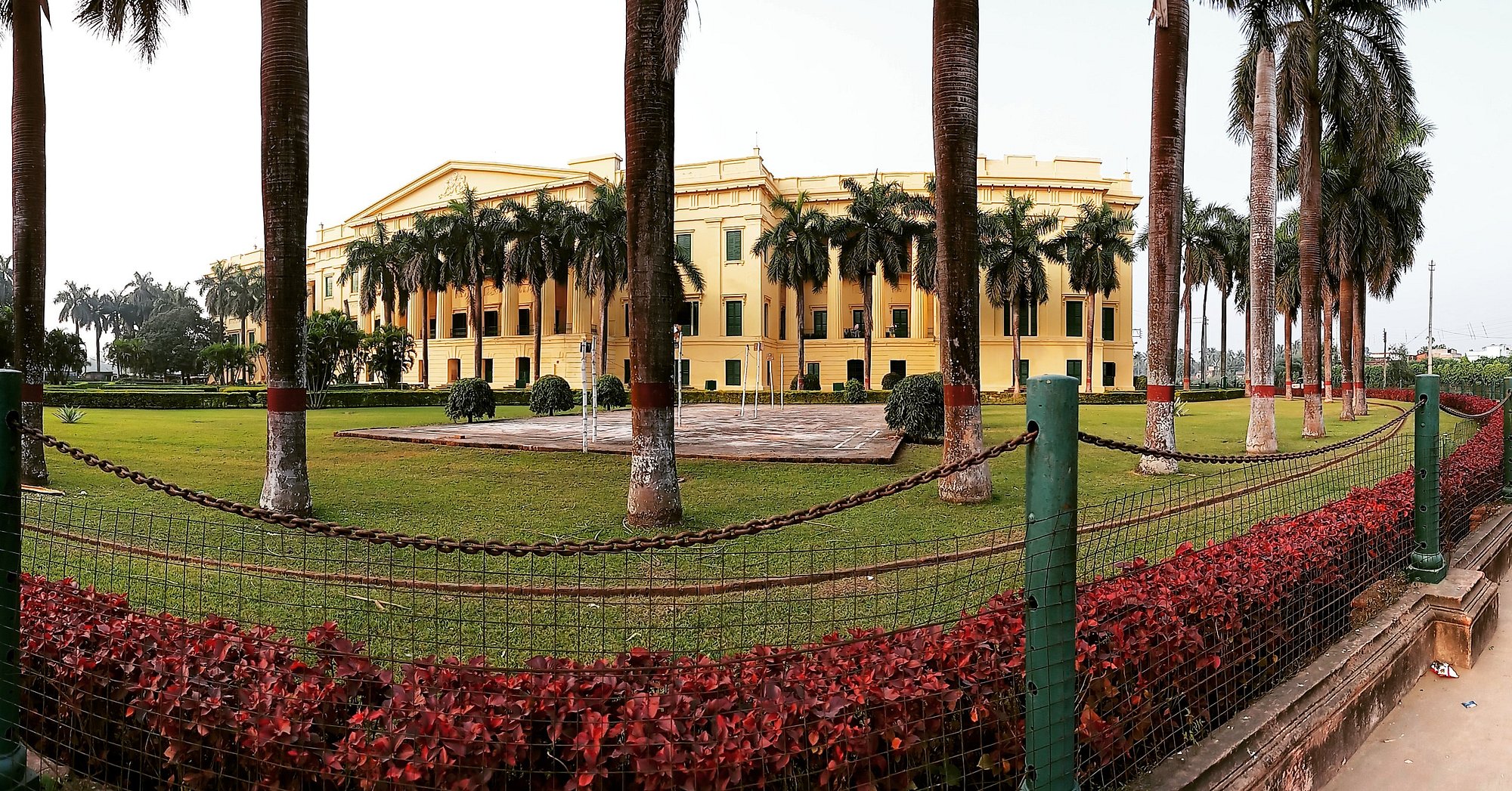 Hazarduari palace & museum - Image 2
